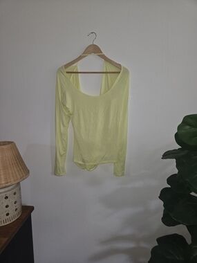 ZYIA Pale Yellow Long Sleeve Scoop-Back Top